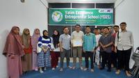 Program Yatim Excellent Entrepreneur School (YEES) yang digagas oleh JNE kolaborasi AYI