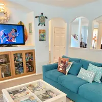 Mulai dari Aladdin hingga Stitch, rumah unik yang diwarnai dengan karakter Disney. (Foto: Kelsey Hermanson)