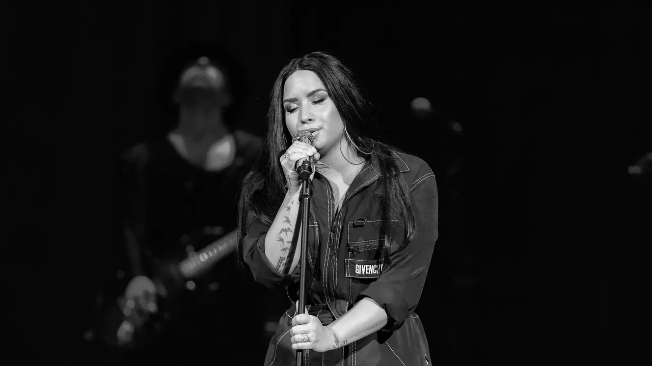 [Bintang] Jalani Pemulihan Usai Overdosis, Demi Lovato Batalkan Sisa Tur