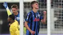 Pemain Atalanta, Charles De Cetelaere melakukan selebrasi setelah mencetak gol ke gawang AC Milan pada laga lanjutan Liga Italia 2024/2025 di ewiss Stadium, Bergamo, Italia, Sabtu (07/12/2024) dini hari WIB. (AP Photo via Spada/LaPresse)