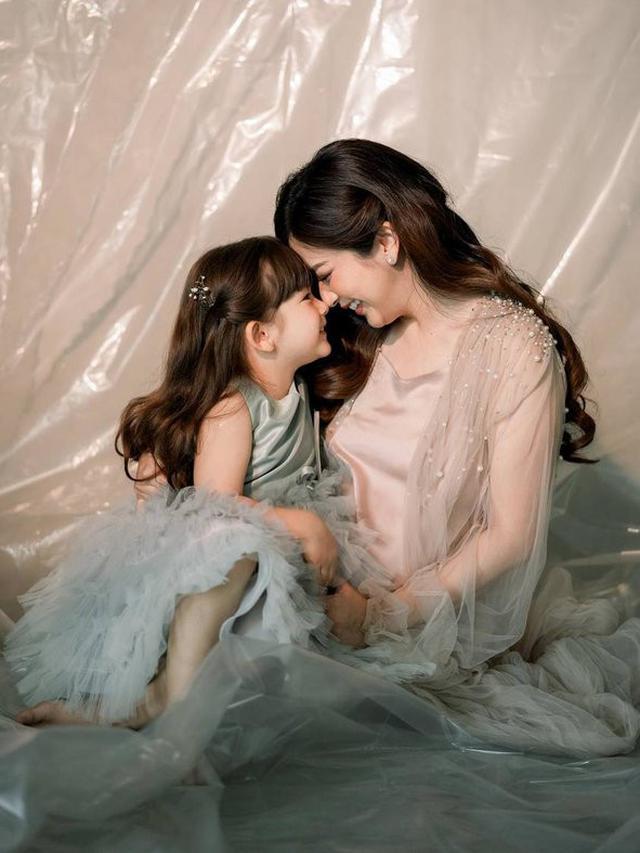 Tak Ada Sebulan Lagi Melahirkan, Ini 7 Maternity Shoot Franda yang Terbaru