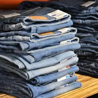 Dengan kreativitas, Rina dan kawan-kawan meng-upcycle jeans bekas jadi beragam benda baru. (Sumber foto ilustrasi: Waldemar Brandt/Unsplash.com)