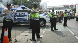 Uji emisi juga berlaku bagi kendaraan dinas milik Subdit Gakkum Ditlantas Polda Metro Jaya. (Liputan6.com/Herman Zakharia)