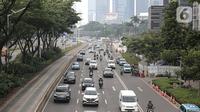 Kendaraan melintas di Jalan Jenderal Sudirman, Jakarta, Kamis (10/7/2020). Pembatasan pegerakan kendaran dengan ganjil genap itu akan kembali ditiadakan mulai Senin (14/9/2020) bersamaan dengan penerapan PSBB seperti awal pandemi Covid-19. (Liputan6.com/Faizal Fanani)