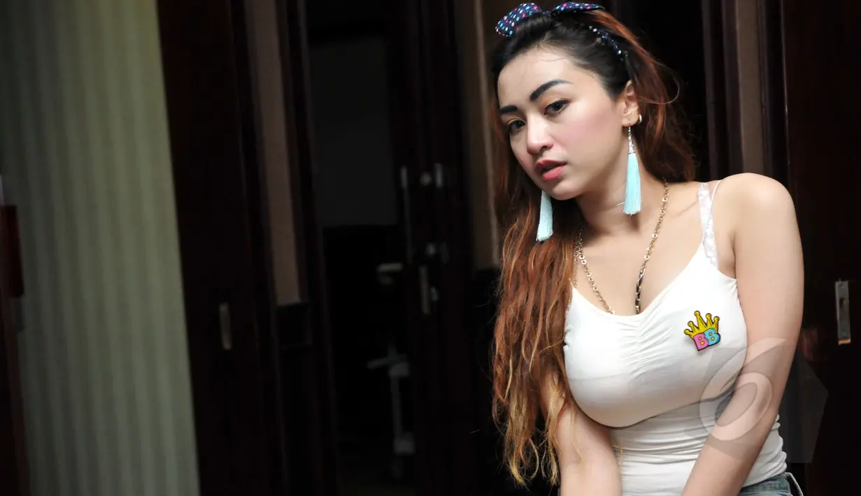 Cupi Cupita mengaku sempat 'ditawar' lelaki hidung belang karena keseksiannya. Namun ia mengaku dengan tegas menolak tawaran-tawaran tersebut, Jakarta, Rabu (13/5/2015). (Liputan6.com/Panji Diksana)