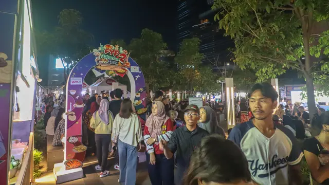 sejak sore, Sarinah Jakarta sudah dipenuhi pengunjung yang ingin menikmati berbagai rangkaian acara pada malam pergantian tahun 2024 ke 2025. (Dok Sarinah)