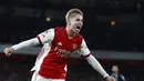 Gelandang Arsenal, Emile Smith Rowe berselebrasi usai mencetak gol ke gawang Aston Villa pada pertandingan lanjutan Liga Inggris di i stadion Emirates di London, Sabtu (23/10/2021). Arsenal menang atas Aston Villa dengan skor 3-1. (AP Photo/Ian Walton)