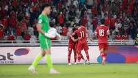 Selebrasi para pemain Timnas Indonesia setelah Rizky Ridho mencetak gol kedua ke gawang Brunei Darussalam pada laga putaran pertama Kualifikasi Piala Dunia 2026 Zona Asia di Stadion Utama Gelora Bung Karno (SUGBK), Kamis (12/10/2023) malam WIB. (Bola.com/M Iqbal Ichsan)