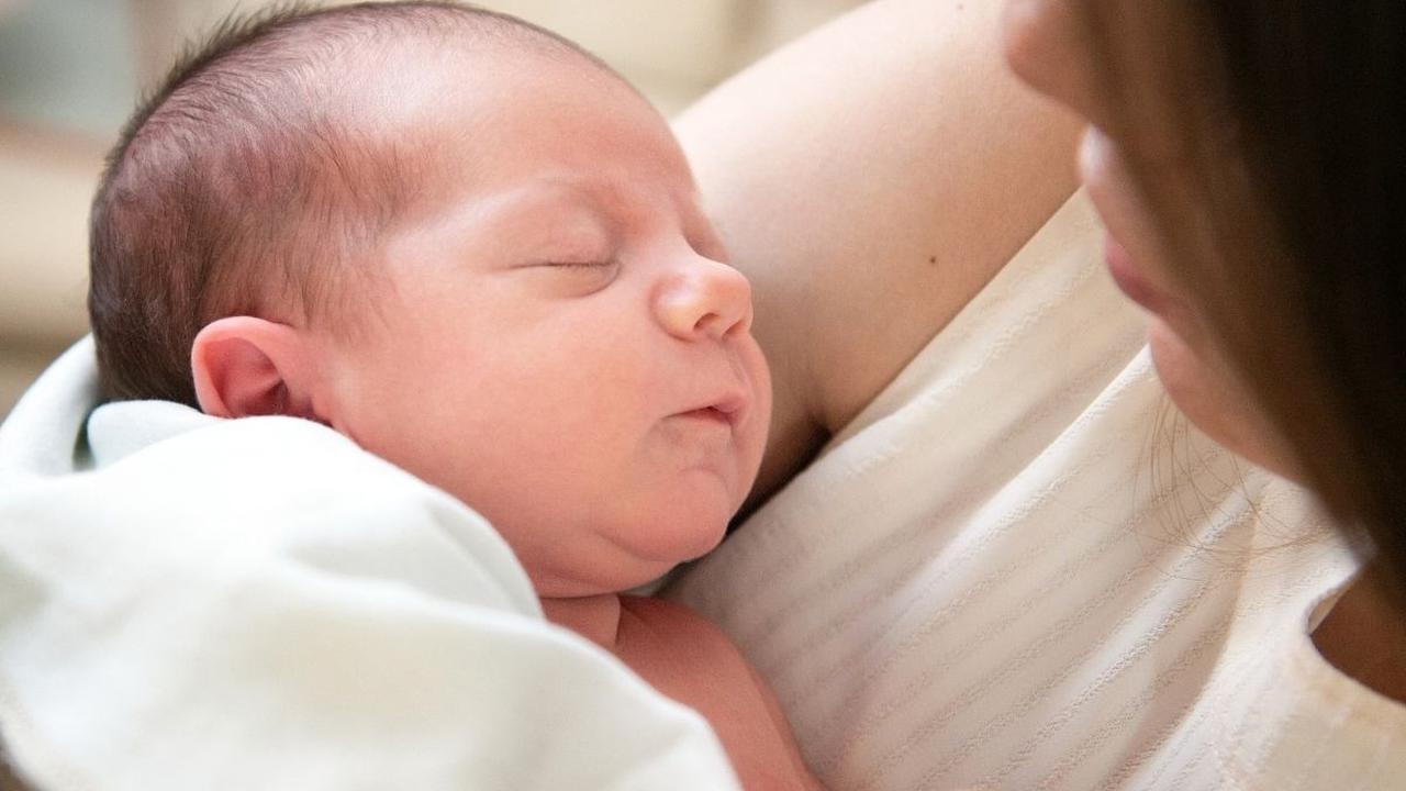 Pemberian nama kepada bayi tentu bukan hal yang sembarangan. Tak hanya mempertimbangkan keindahan, namun juga arti penting di setiap nama yang akan diberikan untuk sang bayi.<br>