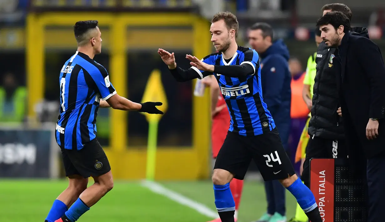 Gelandang Inter Milan, Christian Eriksen saat mengantikan penyerang Alexis Sanchez pada pertandingan perempat final Coppa Italia di stadion San Siro,  Milan, Rabu (29/1/2020). Eriksen dibeli Inter Milan dari Tottenham Hotspur dengan kontrak selama hingga 2024. (AFP Photo/Miguel Medina)