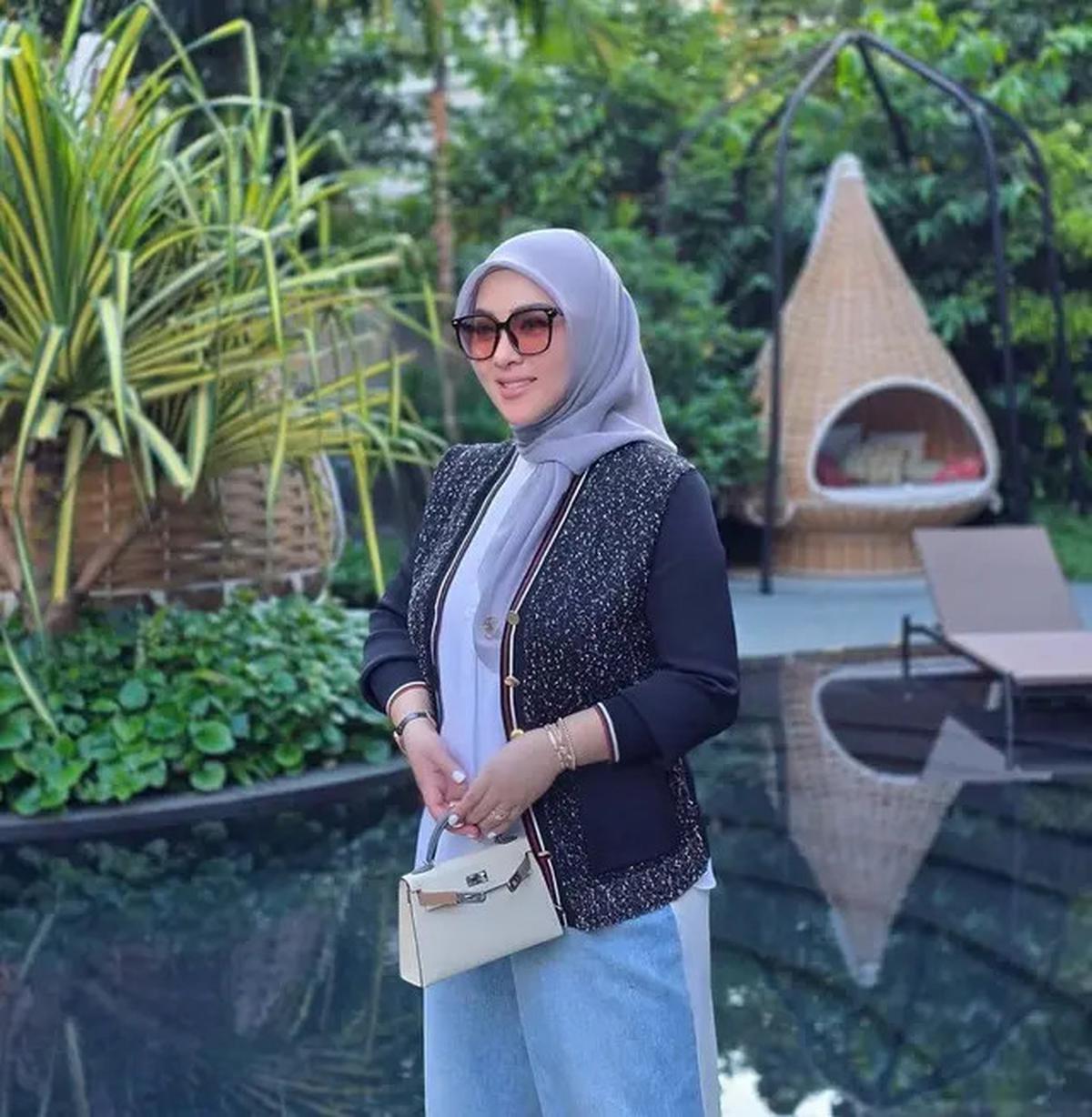 6 Potret Terbaru Syahrini Setelah Tiga Bulan Melahirkan, Berat Badan Stabil