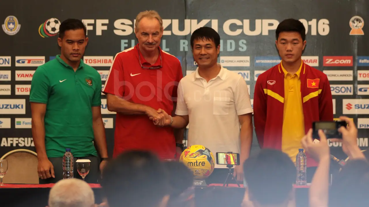 Momen Ceria dan Tegang saat Press Conference Semi-final AFF  Cup 2016