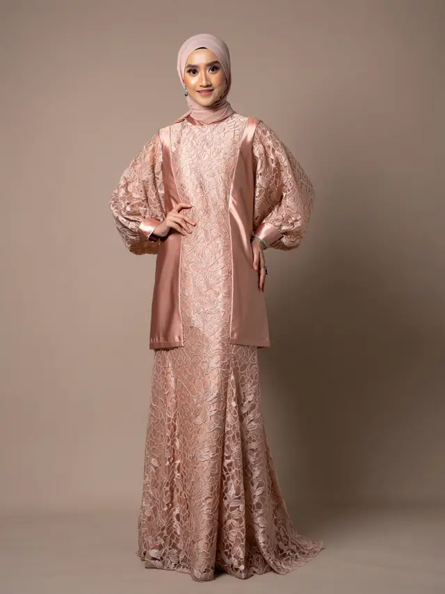 7 Model Gamis Brokat Elegan Ini Bikin Kamu Tampil Anggun di Kondangan