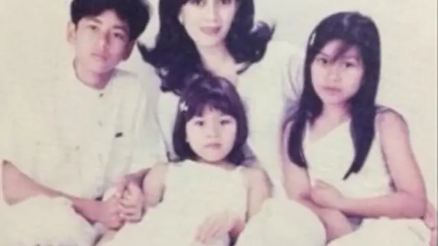 Potret Lawas 6 Selebriti dengan Keluarga, Paras Maudy Ayunda Mirip Ibunda