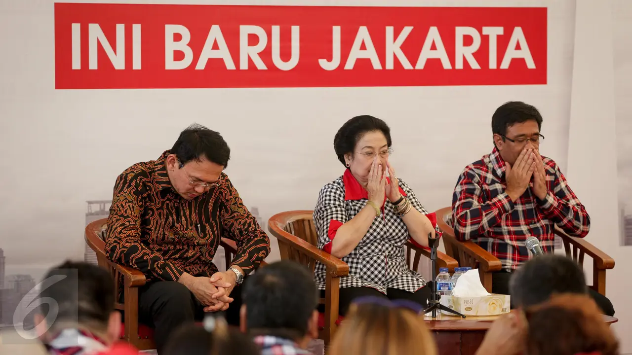 Megawati dan pasangan calon Ahok - Djarot