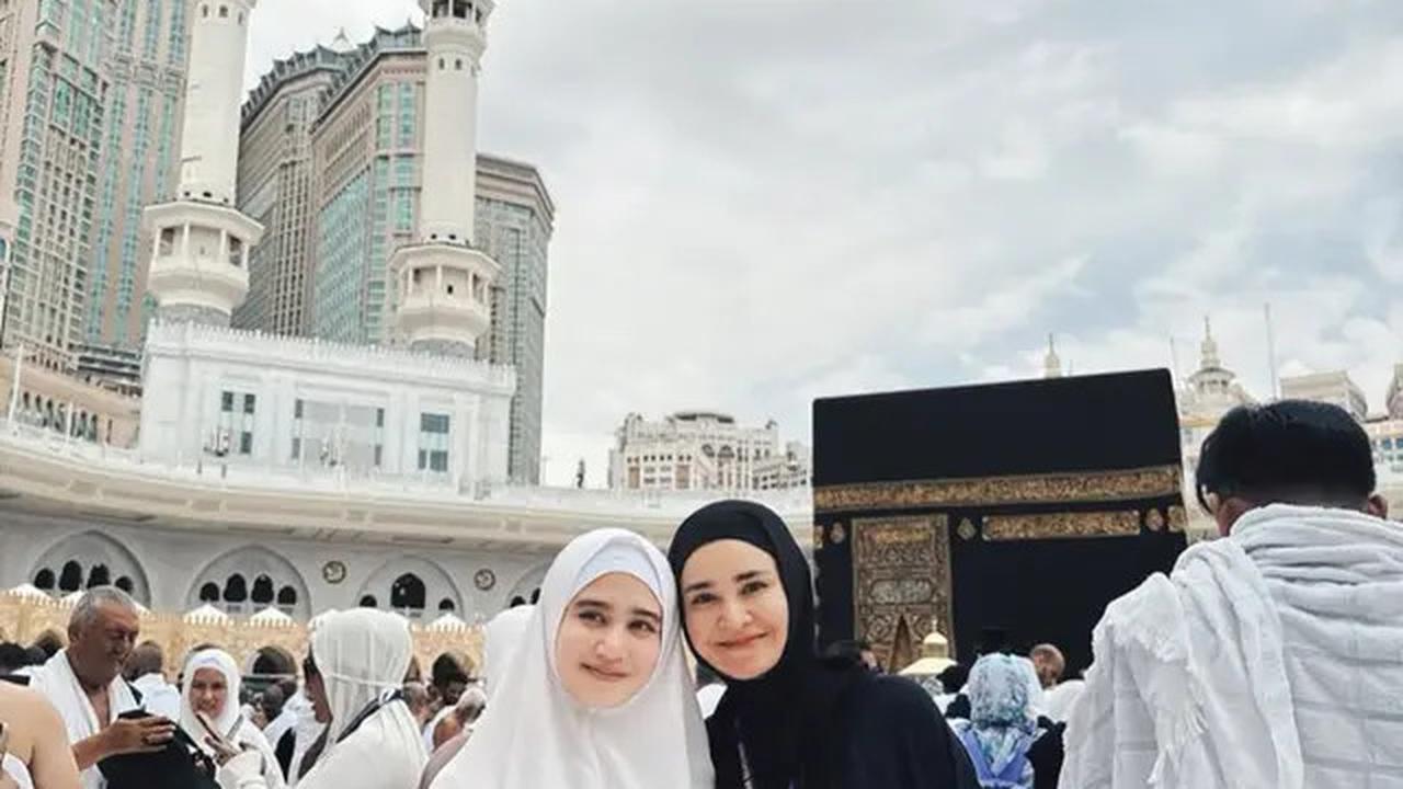 7 Potret Artis Lebaran 2025 di Tanah Suci, Bella Saphira hingga Adipati Dolken
