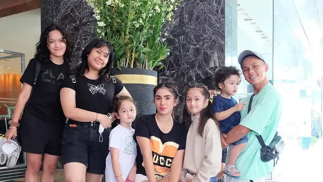 Potret Ultah Amel Anak Pertama Ussy Sulistiawaty, Diwarnai Kejutan dan Doa (credit: instagram/andhiiikapratama)