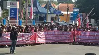 Massa Demo DPRD Banyuwangi Tolak Kotak Kosong Pilkada 2024