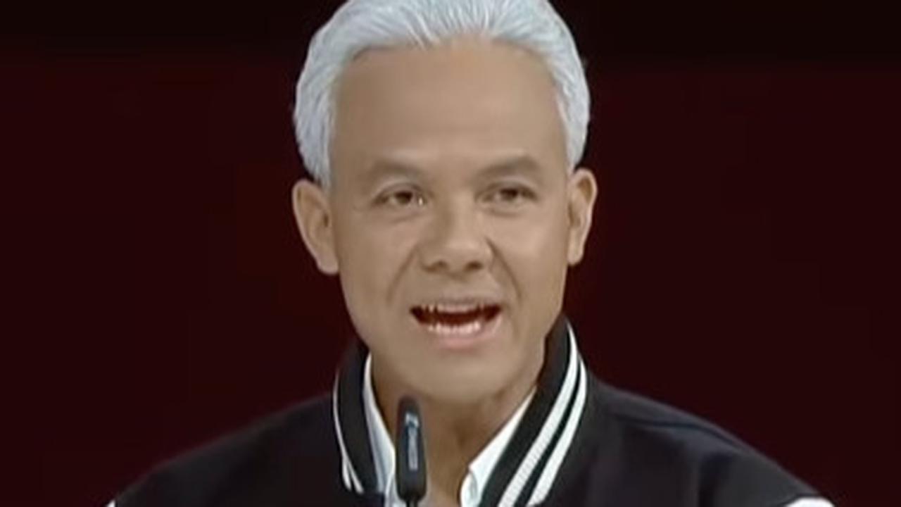 Kalau tidak, lanjut Ganjar, pilihannya adalah bergandengan tangan dengan industri di luar dengan brand-brand internasional tapi pabriknya di Indonesia.&nbsp;<br>