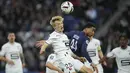 Berkat hasil ini, PSG masih tetap bertengger di puncak klasemen Liga Prancis dengan poin 66. (AP Photo/Christophe Ena)