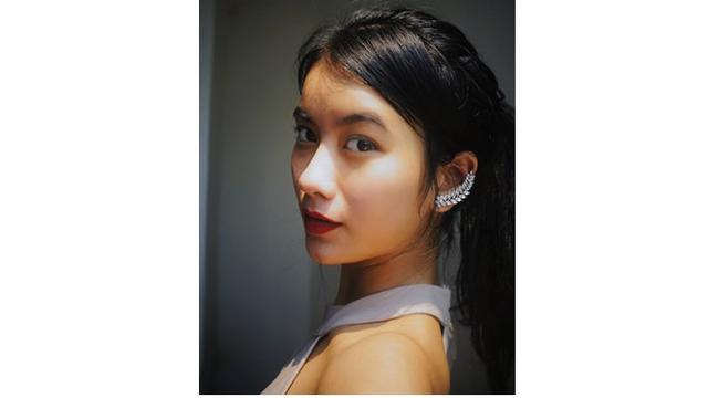 Biasa natural, begini potret Ina Marika saat berdandan dengan makeup tebal. Semakin cantik dan memesona.