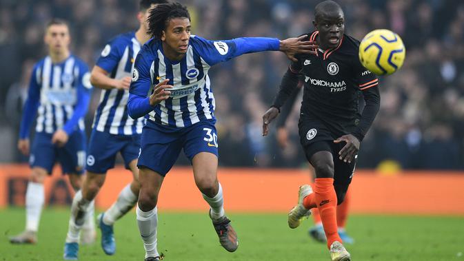 Gelandang Chelsea N'Golo Kante (GLYN KIRK / AFP)