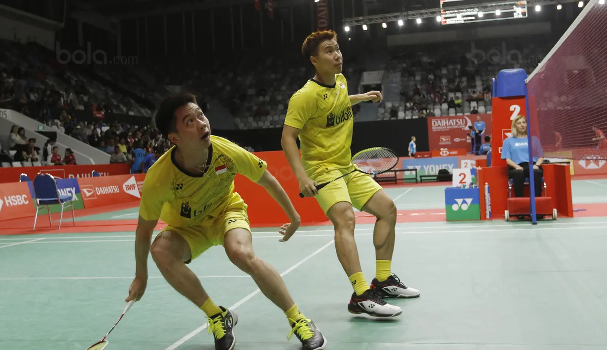 Ganda putra Indonesia Kevin Sanjaya/Marcus Gideon saat melawan wakil Thailand, Tinn Isriyanet/Kittisak Namdash, pada laga Indonesia Masters 2018 di Istora Senayan, Rabu (24/1/2018). Kevin/Marcus menang 21-16 21-16. (Bola.com/M Iqbal Ichsan)