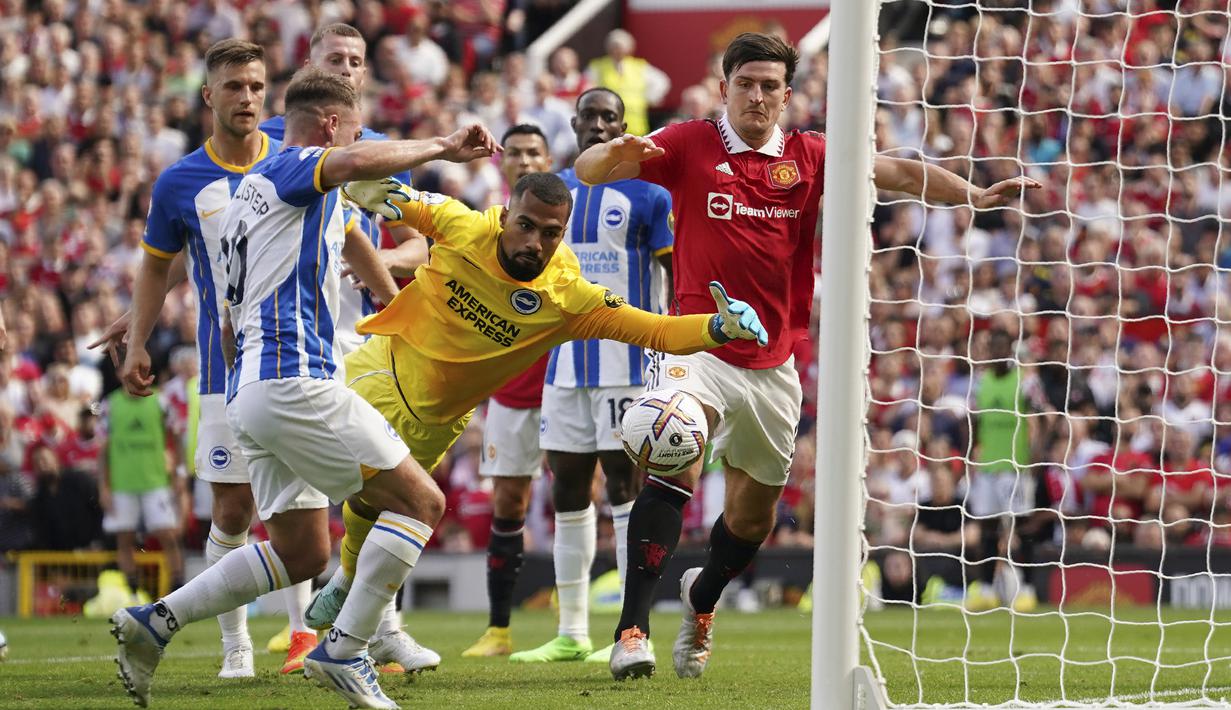 Alexis Mac Allister. Jika ketiga gol bunuh diri sebelumnya brerujung dengan kekalahan, maka gol bunuh diri yang dicetak gelandang serang Brighton and Hove Albion asal Argentina berusia 23 tahun ini justru berujung kemenangan 2-1 atas tuan rumah Manchester United (7/8/2022). Gol tersebut terjadi pada menit ke-68 saat Brighton memimpin 2-0 atas MU. Usai skor berubah 1-2 tuan rumah tidak mampu lagi mencetak gol berikutnya hingga akhir laga. (AP/Dave Thompson)