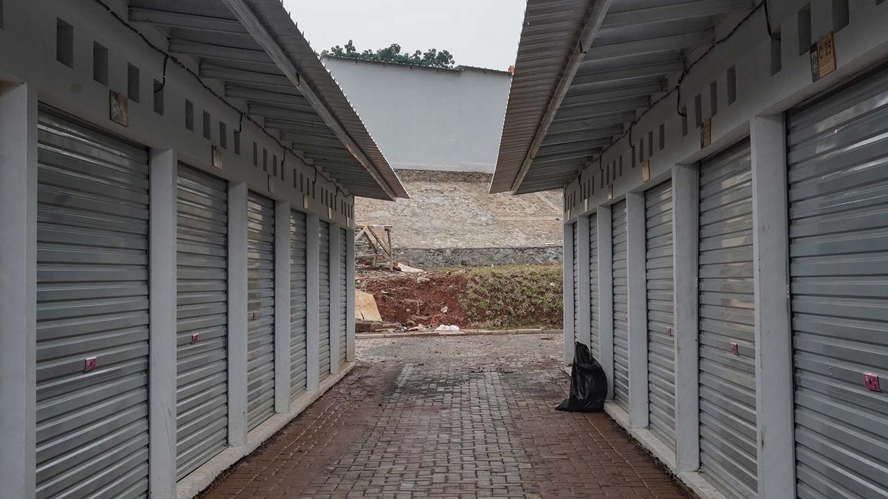 FOTO: Pasar Relokasi Pedagang Pasar Barito di Lenteng Agung masih Sepi