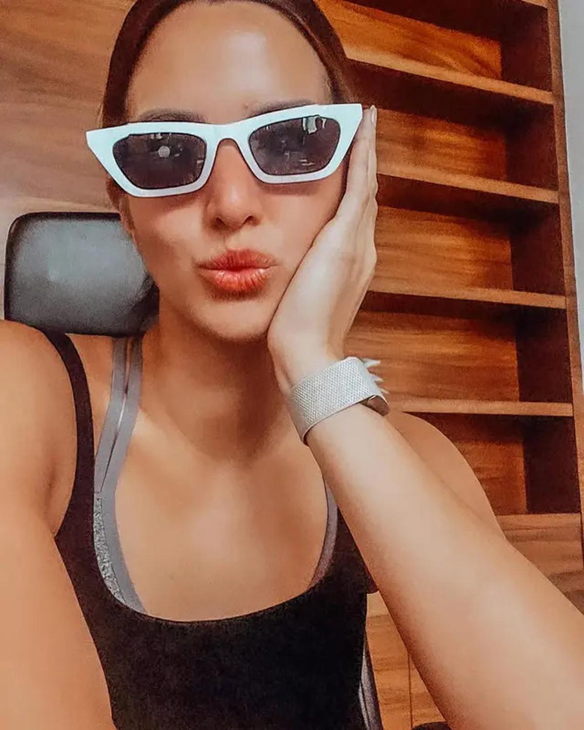 7 Model Kacamata Nia Ramadhani, Tampil Modis di Berbagai Kesempatan dengan Gaya Elegan