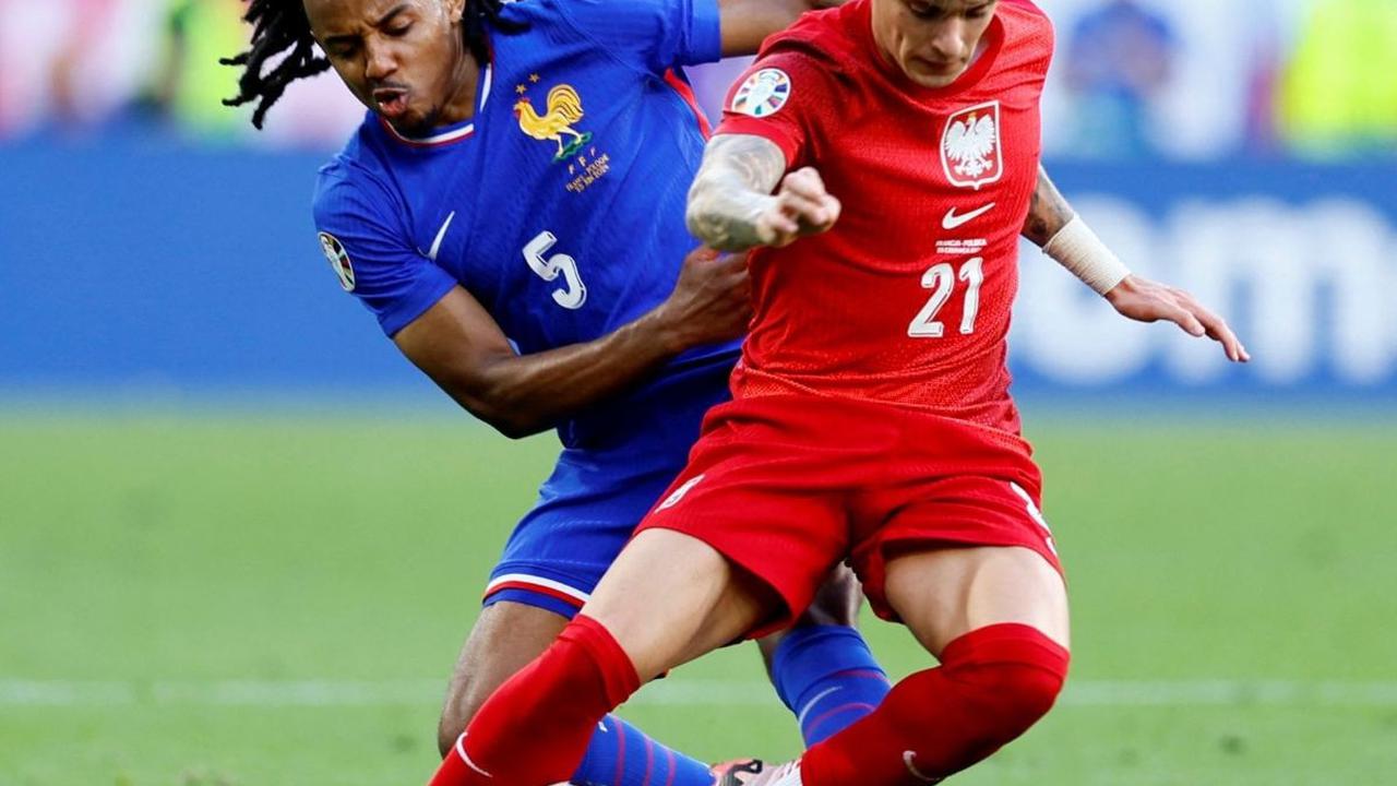 Hasil ini membuat skor imbang bertahan hingga akhir pertandingan, dan membuat Prancis mengemas lima poin dan finis di peringkat kedua klasemen Grup D Piala Eropa 2024, sedangkan Polandia berada di dasar klasemen dengan satu angka. Foto: Reuters<br>