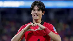 Pemain Korea Selatan U-20, Choi Seok-hyun, melakukan selebrasi setelah mencetak gol ke gawang Ekuador pada laga babak 16 besar Piala Dunia U-20 di Stadion Santiago del Estero, Kamis (1/6/2023). Korea menang dengan skor 3-2. (AP Photo/Nicolas Aguilera)