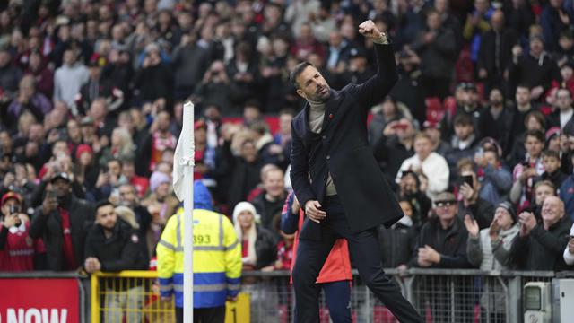 Foto: Ruud van Nistelrooy Selesaikan Tugas dengan Catatan Menawan sebagai Pelatih Interim di MU
