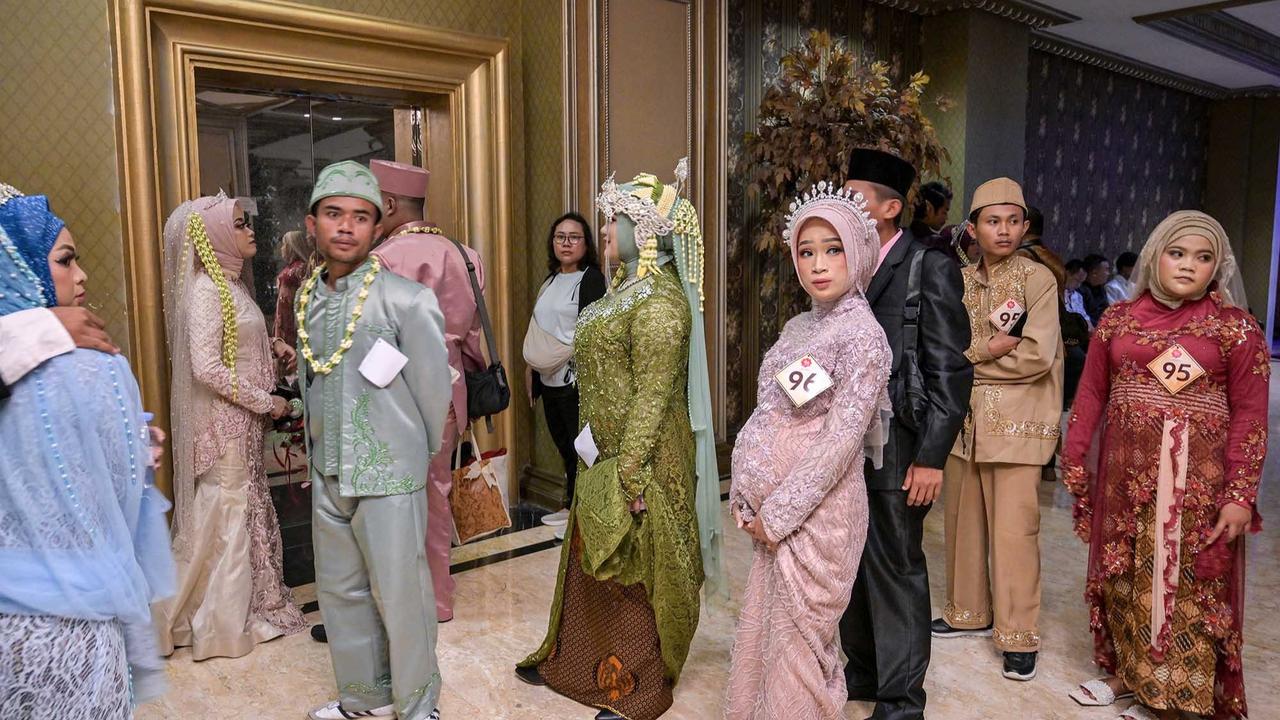 FOTO: 285 Pasangan Ikuti Isbat Nikah Massal di Surabaya
