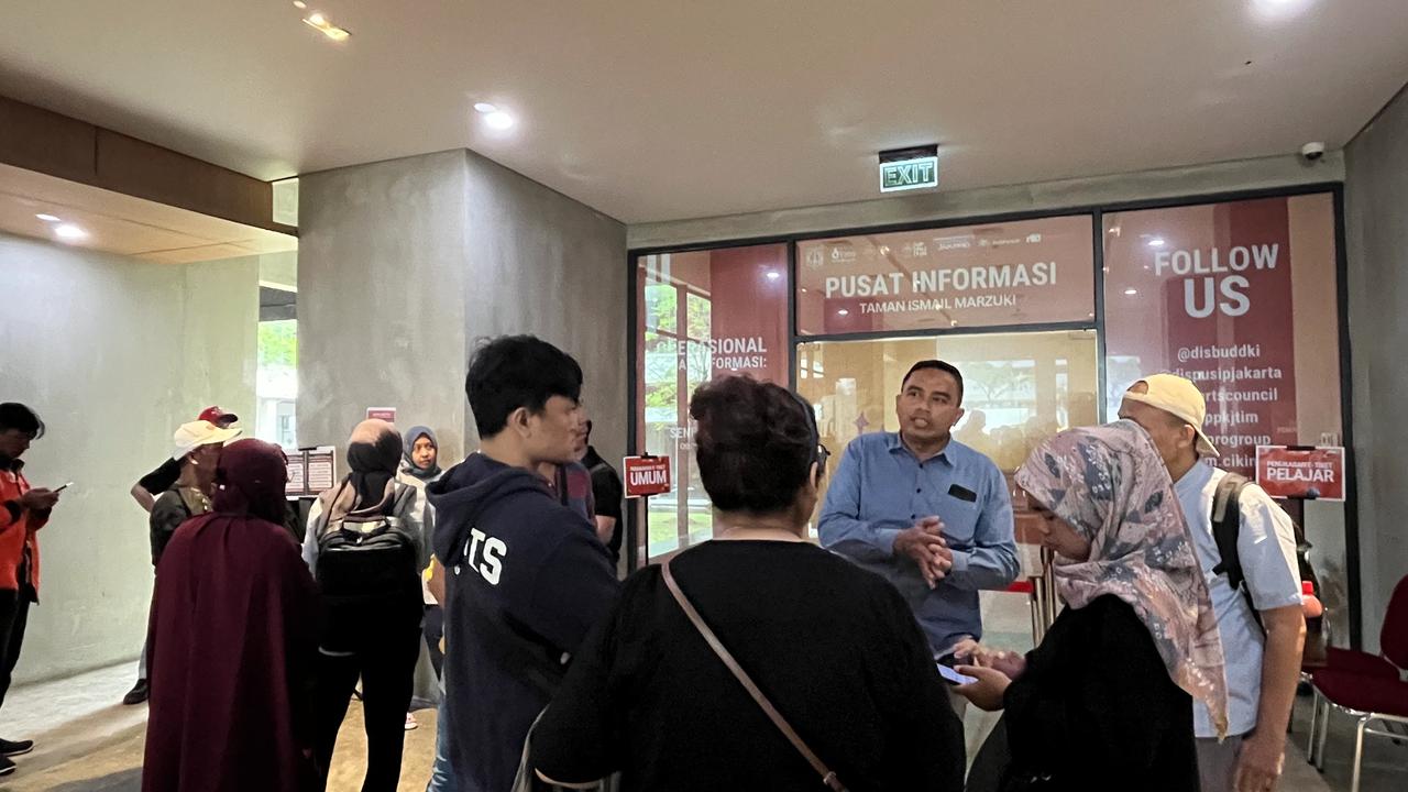 Pengunjung Teater Bintang Planetarium Jakarta Membludak