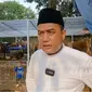 Komedian yang juga pemeran itu kerap membagikan kegiatannya melalui kanal Youtubenya. Tampak dari unggahannya, Azis menyiapkan hewan kurban baik sapi maupun kambing. [Youtube/Gagap Official]