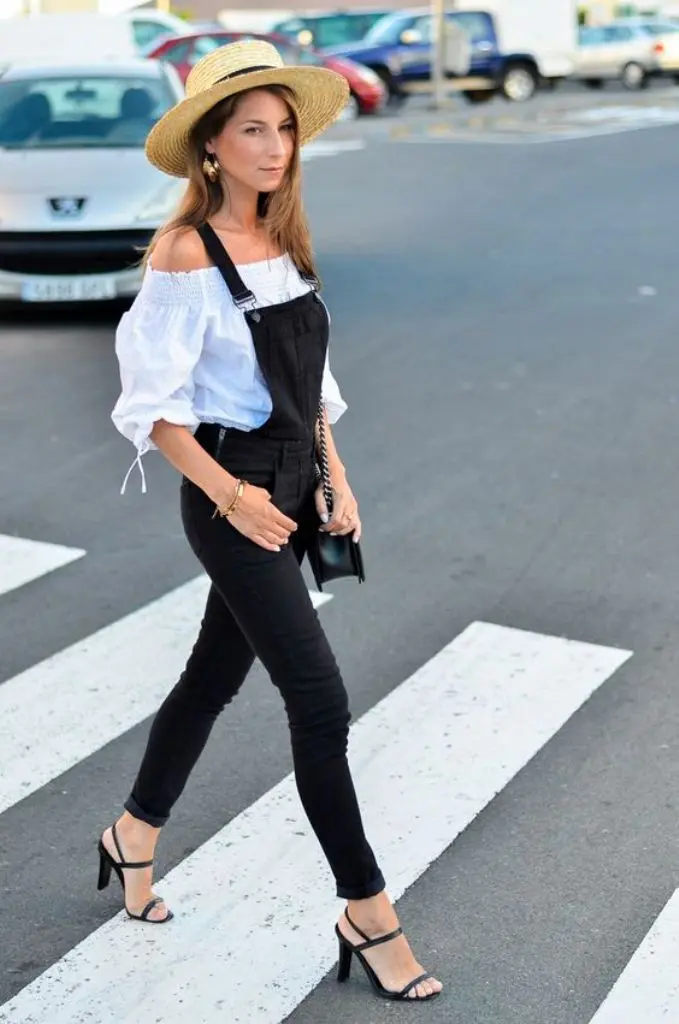 Padu padan busana off the shoulders ala street styler. (Image: Veja Du Blog)