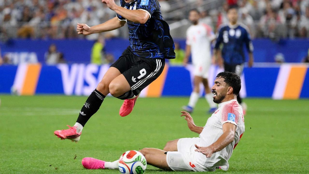 FOTO: Messi Cetak Gol Argentina Taklukkan Yordania