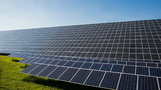 Ladang panel surya