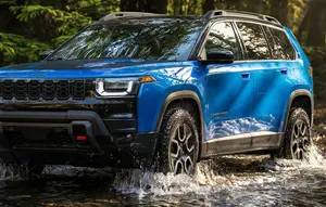 Jeep Cherokee Trailhawk Terbaru Sanggup Terjang Genangan Tinggi