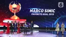 Perwakilan pemain Persija Marko Simic memberi pernyataan usai menerima trofi Best Striker 2019 saat Indonesian Soccer Award 2019 di Studio 6 Indosiar, Jakarta, Jumat (10/1/2020). 16 penghargaan diberikan pada acara ini. (Liputan6.com/Helmi Fithriansyah)