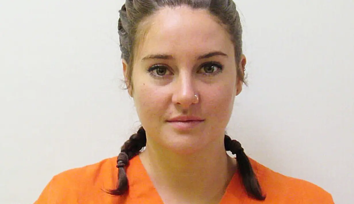 Shailene Woodley ditahan karena masuk tanpa izin saat protes di Dakota Access Popelne, Bismarck, Dakota Utara. Namun ia dilepaskan sehari kemudia. (Morton County Jail/USMagazine)