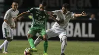Duel Persebaya vs Madura United kembali terjadi, kali ini di 8 besar Piala Presiden 2018(Bola.com/Vitalis Yogi Trisna)