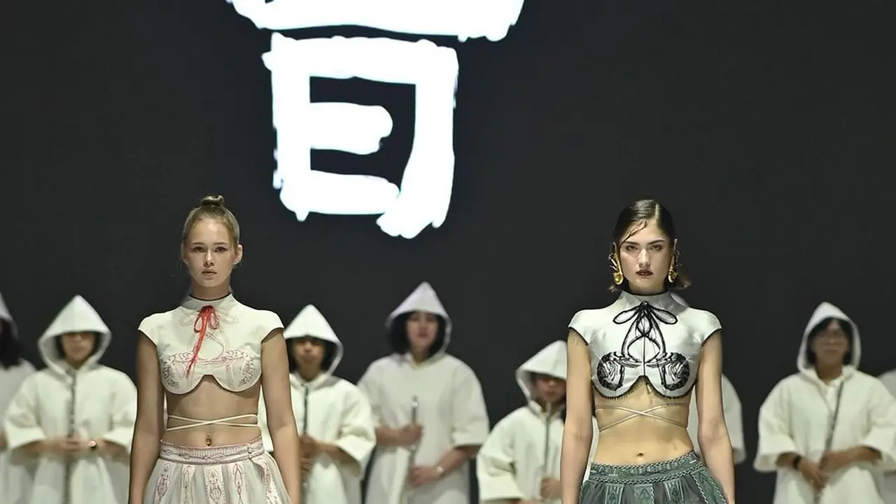 Hian Tjen di Jakarta Fashion Week 2024