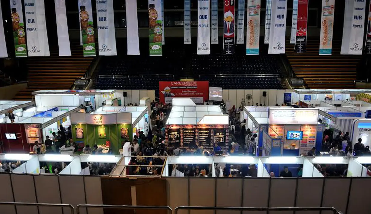 Sekitar 200 perusahaan ikut ambil bagian dalam ajang pencarian pekerjaan  yang diselenggarakan 18-19 Maret 2014 (Liputan6.com/Johan Tallo)