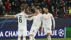 Bek Bayern Munchen, Joshua Kimmich (kiri) berselebrasi dengan rekan-rekannya usai mencetak gol ke gawang Lokomotiv Moscow pada pertandingan grup A Liga Champions di Moskow, Rusia, Selasa (27/10/2020). Munchen menang tipis 2-1 atas Lokomotiv Moscow. (Maxim Shipenkov/Pool via AP)