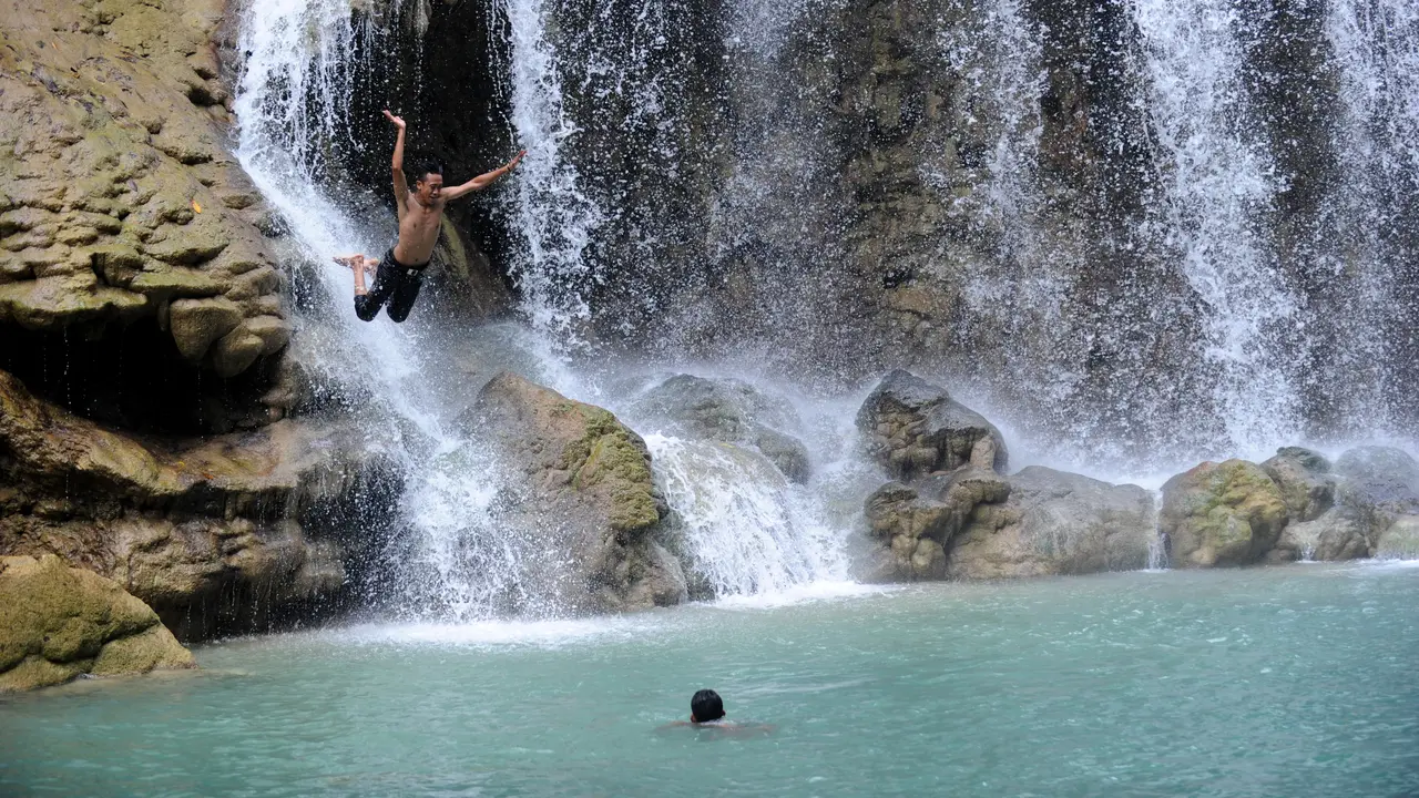 Memukau, air terjun Lapopu