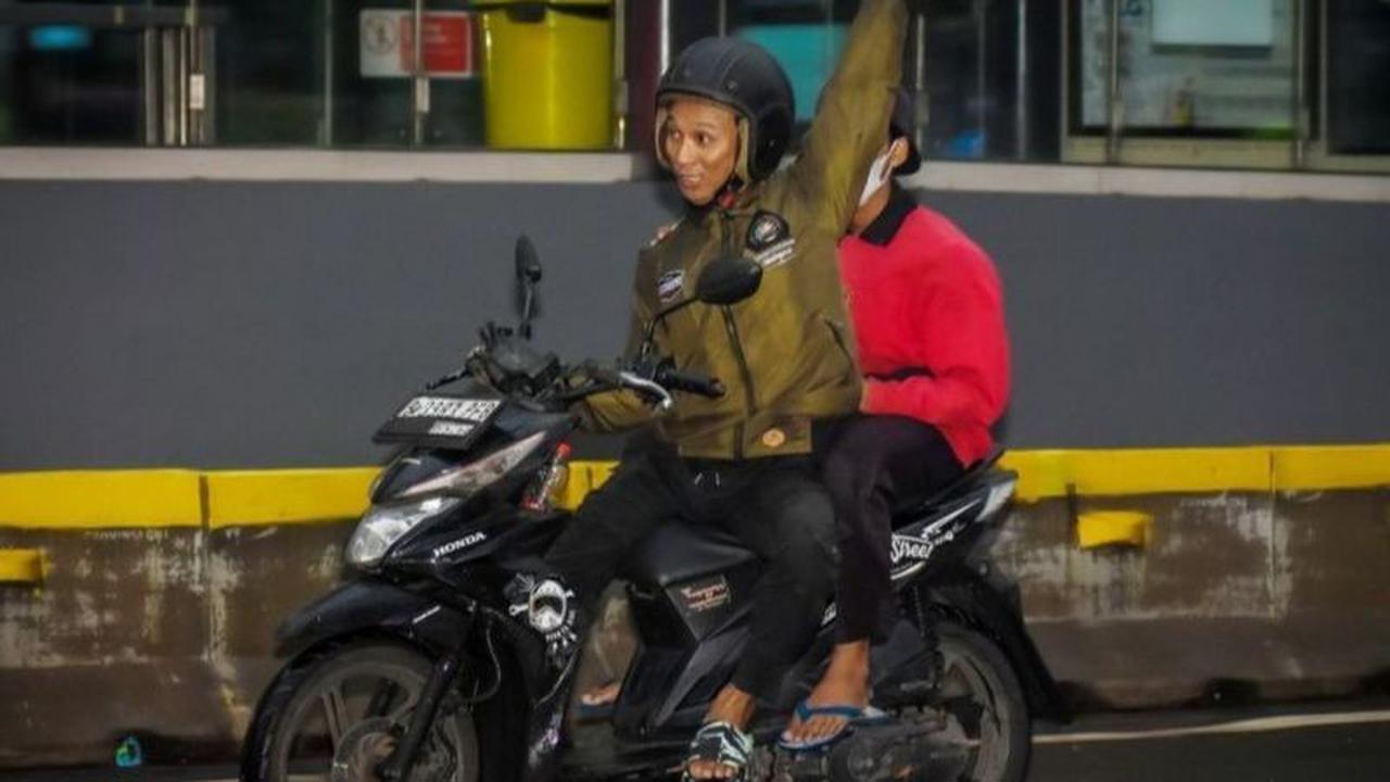 Tertangkap Kamera, Ini Tampang Dua Pelaku Jambret Kabur usai Beraksi di CFD Thamrin-Sudirman