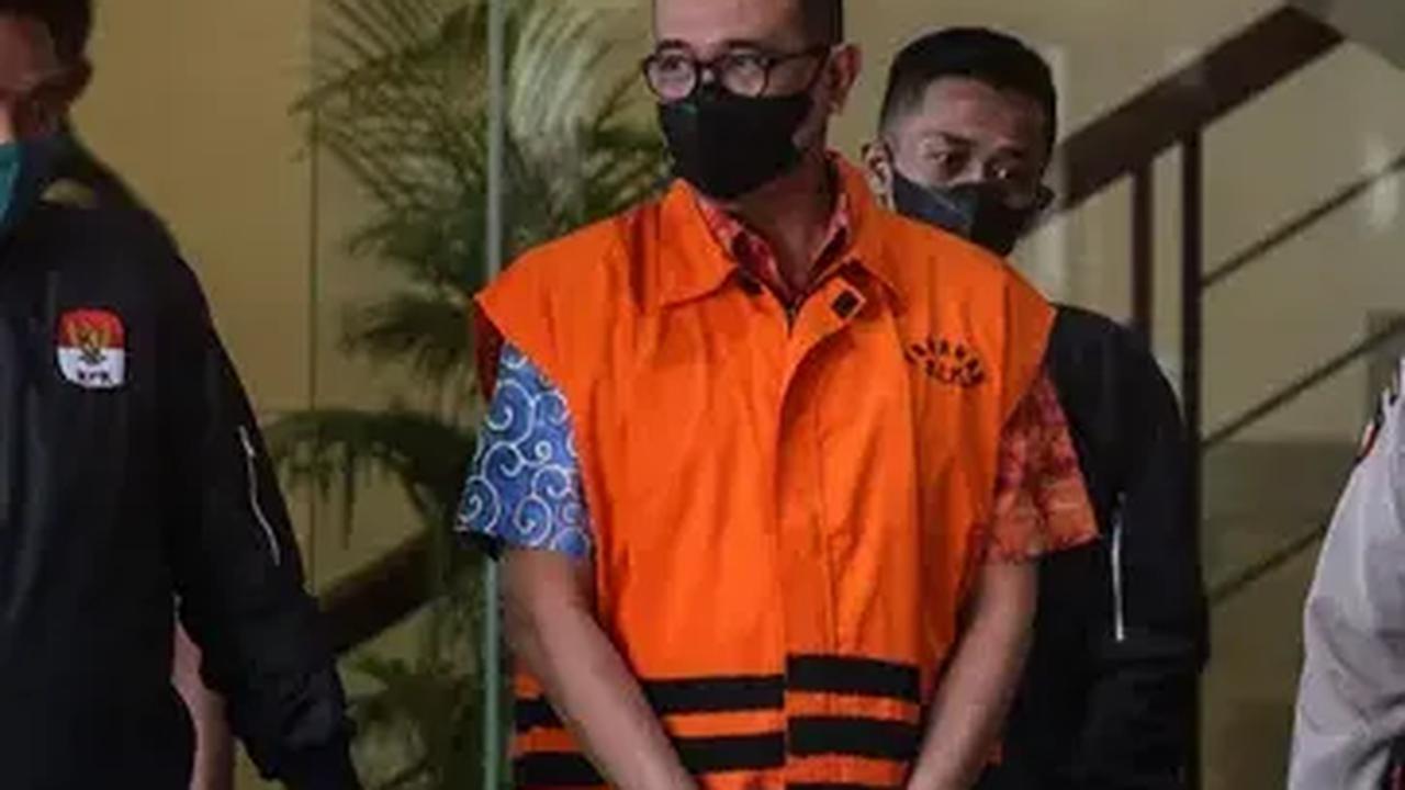 "Memang terdakwa tidak memiliki aset yang bisa dirampas, secara objektif tidak ada. Jadi kalau mau dipaksakan yang gak bisa juga ganti kerugian akhirnya diganti dengan kurungan," tuturnya.