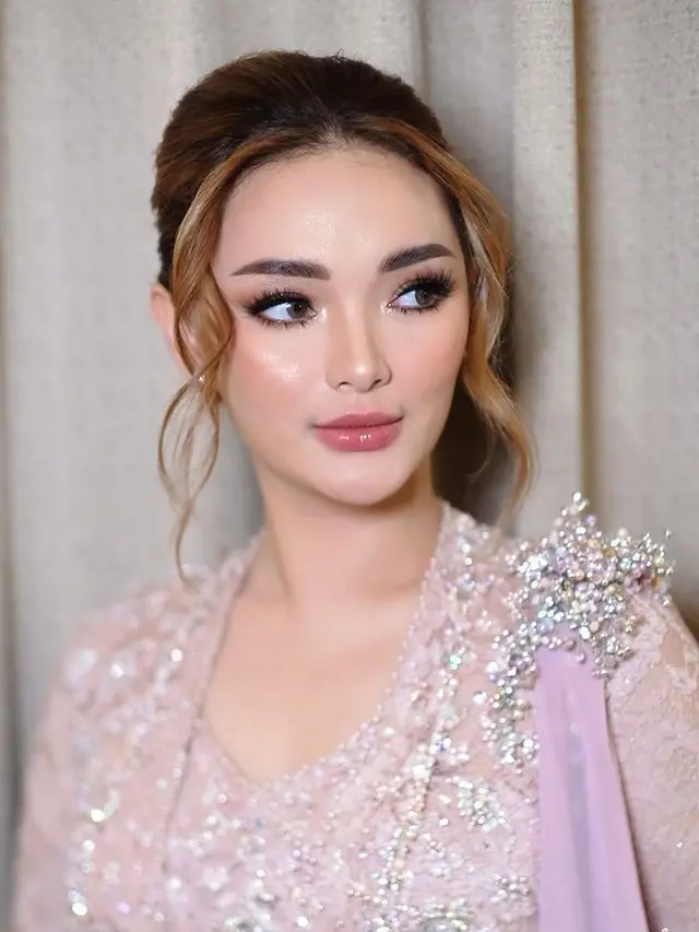 Zaskia Gotik cantik berkebaya (Instagram/zaskia_gotix)